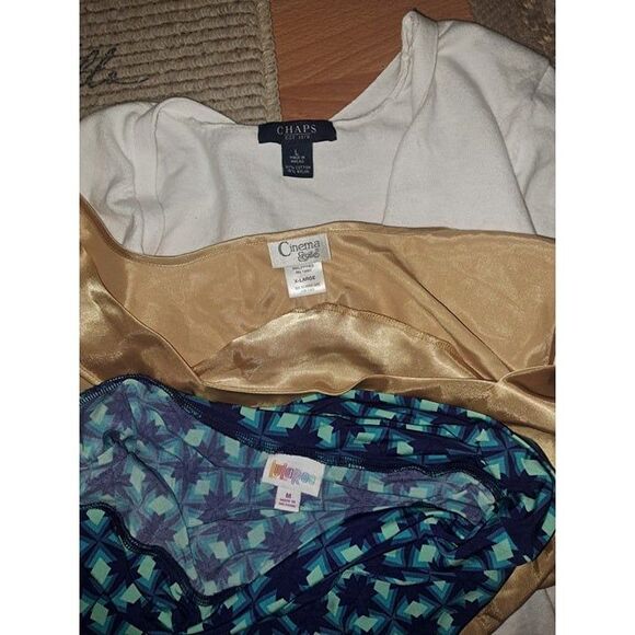 Spring Sale! Lot 32 Size Large - 2 dresses and 1 skirt-tank-sweater - Picture 8 of 12